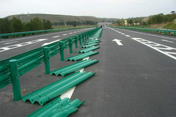 哈尔滨波形护栏的维护与管理确保道路安全的关键步骤