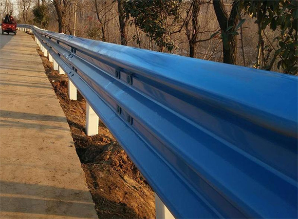 哈尔滨公路波形护栏板的优点